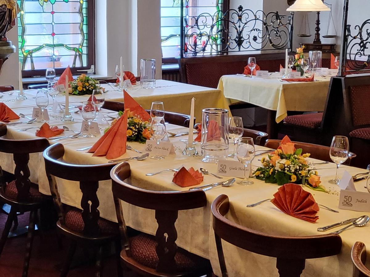 Hotel Weinhaus Am Stiftstor ทรัยส์-คาร์เดิน ภายนอก รูปภาพ