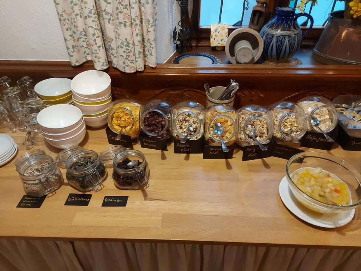 Hotel Weinhaus Am Stiftstor ทรัยส์-คาร์เดิน ภายนอก รูปภาพ