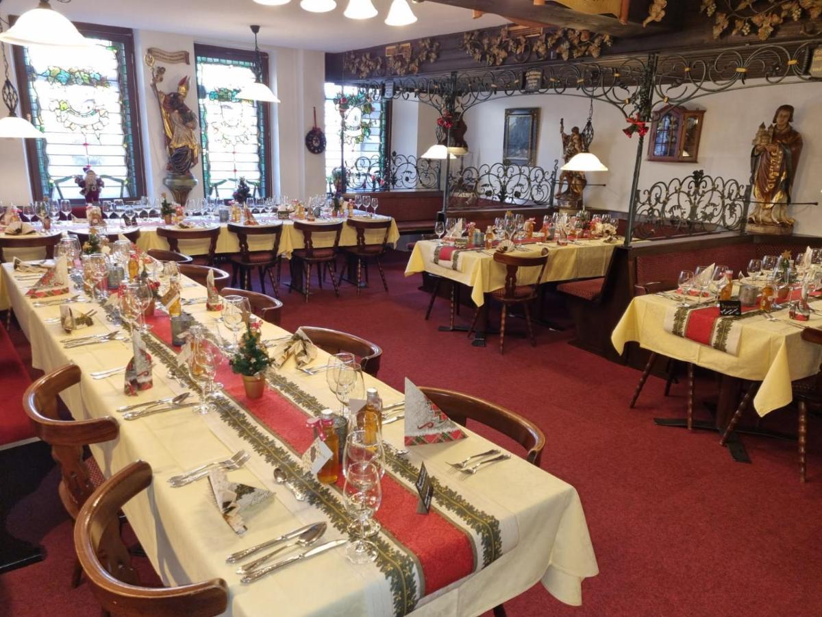 Hotel Weinhaus Am Stiftstor ทรัยส์-คาร์เดิน ภายนอก รูปภาพ