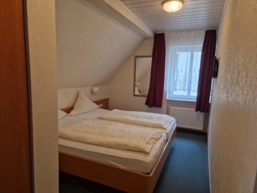 Hotel Weinhaus Am Stiftstor ทรัยส์-คาร์เดิน ภายนอก รูปภาพ