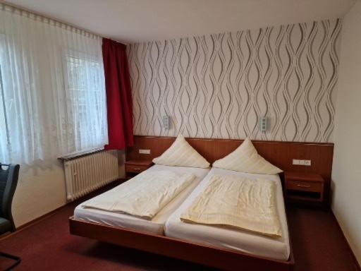 Hotel Weinhaus Am Stiftstor ทรัยส์-คาร์เดิน ภายนอก รูปภาพ
