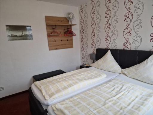 Hotel Weinhaus Am Stiftstor ทรัยส์-คาร์เดิน ภายนอก รูปภาพ