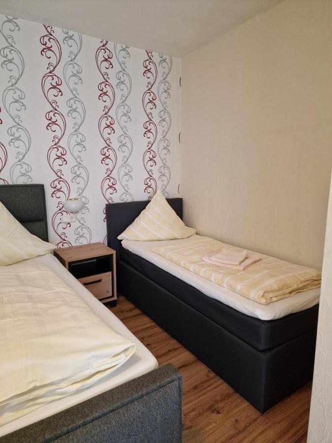 Hotel Weinhaus Am Stiftstor ทรัยส์-คาร์เดิน ภายนอก รูปภาพ
