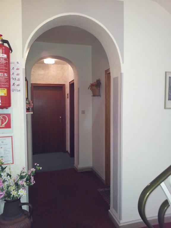 Hotel Weinhaus Am Stiftstor ทรัยส์-คาร์เดิน ภายนอก รูปภาพ